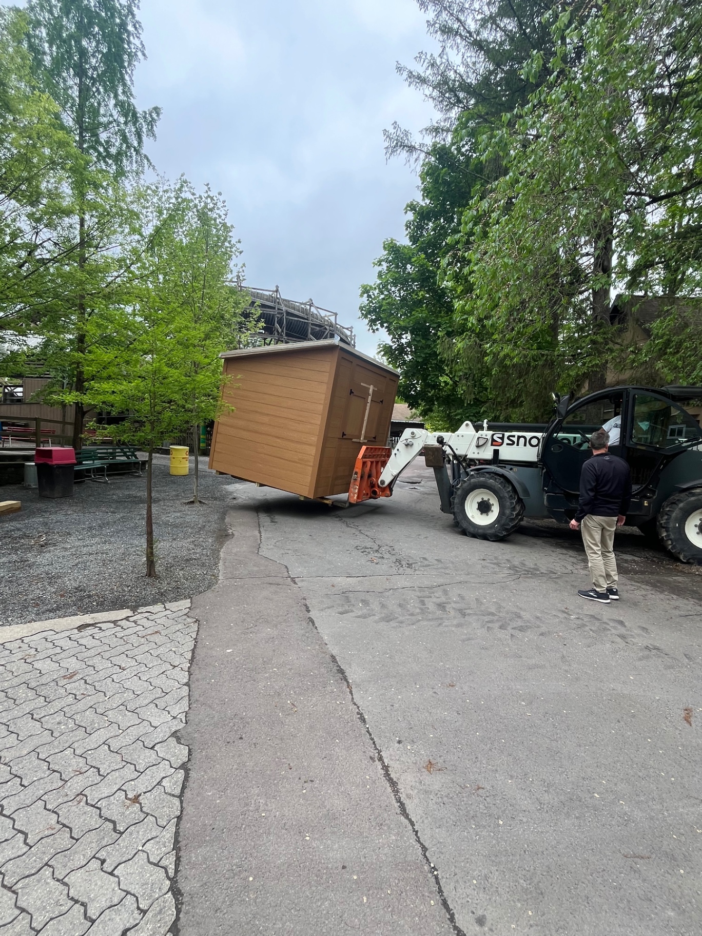 Kiosk installation by lift